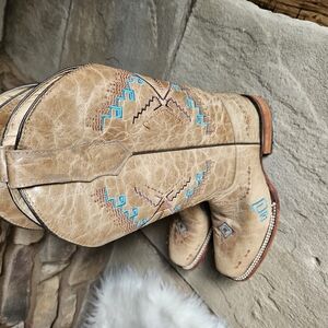 Circle G Tan Heeled Boots with Southwestern Stitching Brand New